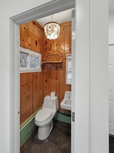 Building Photo - 10151 E Grandview Rd