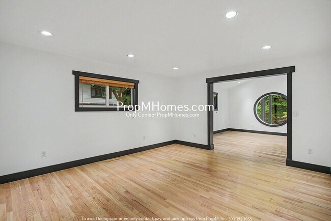 Building Photo - Unique Luxury Three Bedroom Home in Hallinan!