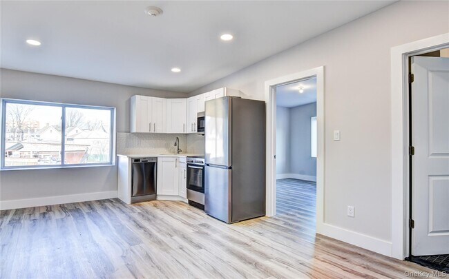 Building Photo - 292 Main St