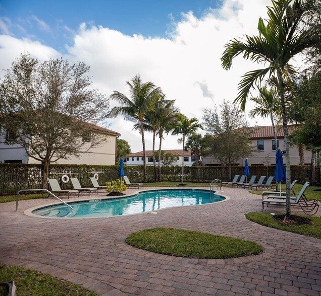 Building Photo - 6115 Bangalow Dr