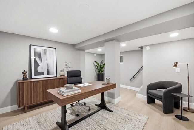 Building Photo - 139 W 51st St
