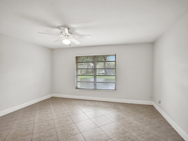 Building Photo - 3747 E Valley Green Dr