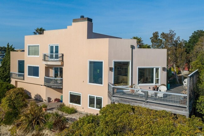 Building Photo - 245 Water St