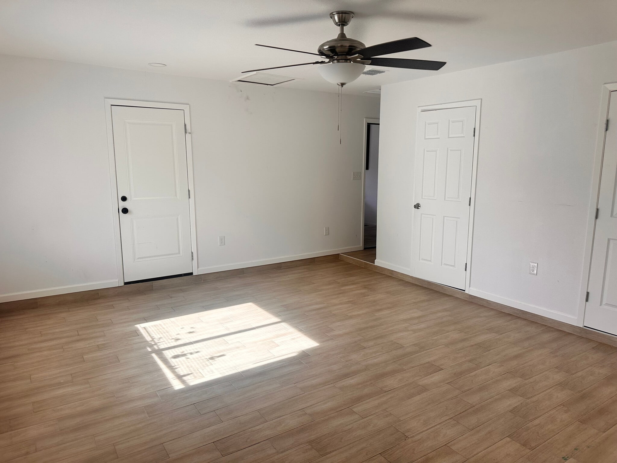 Building Photo - Room in House on Southwest Dr