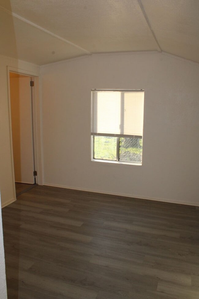 Building Photo - 1 Bedroom, 1 Bathroom House in Antioch with Washer/Dryer Hookup