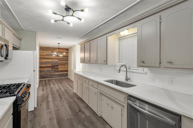 Building Photo - 406 N Bonham Dr