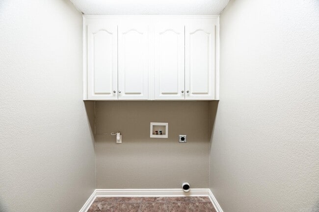 Building Photo - 2423 Palisade Dr