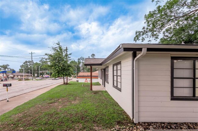 Building Photo - 2515 Montgomery Rd