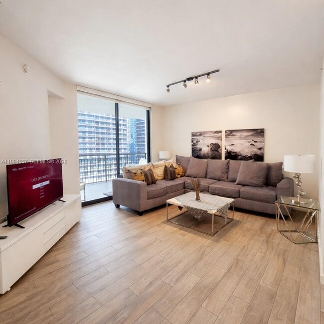 Building Photo - 999 SW 1st Ave