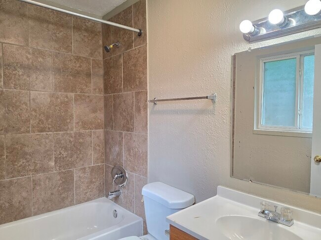 Building Photo - 9007 Glen Shadow Dr