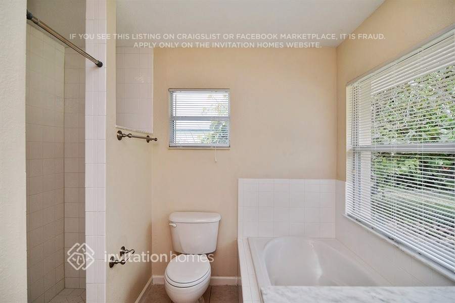 Building Photo - 1070 SW Aurelia Ave