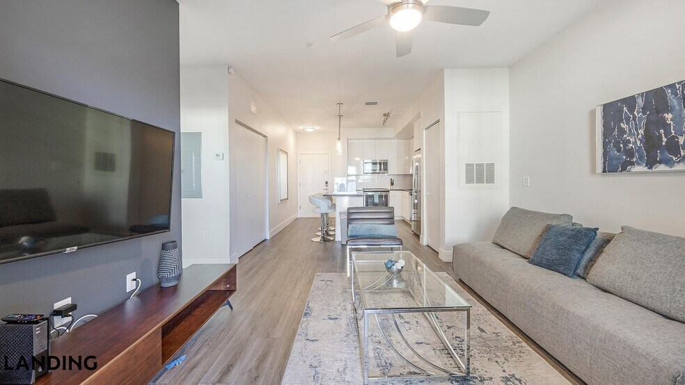 Building Photo - 4950 W Prescott St