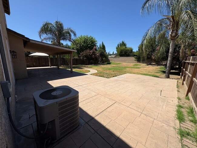Building Photo - 2 Story Home Near Shopping Center Rent Ready!