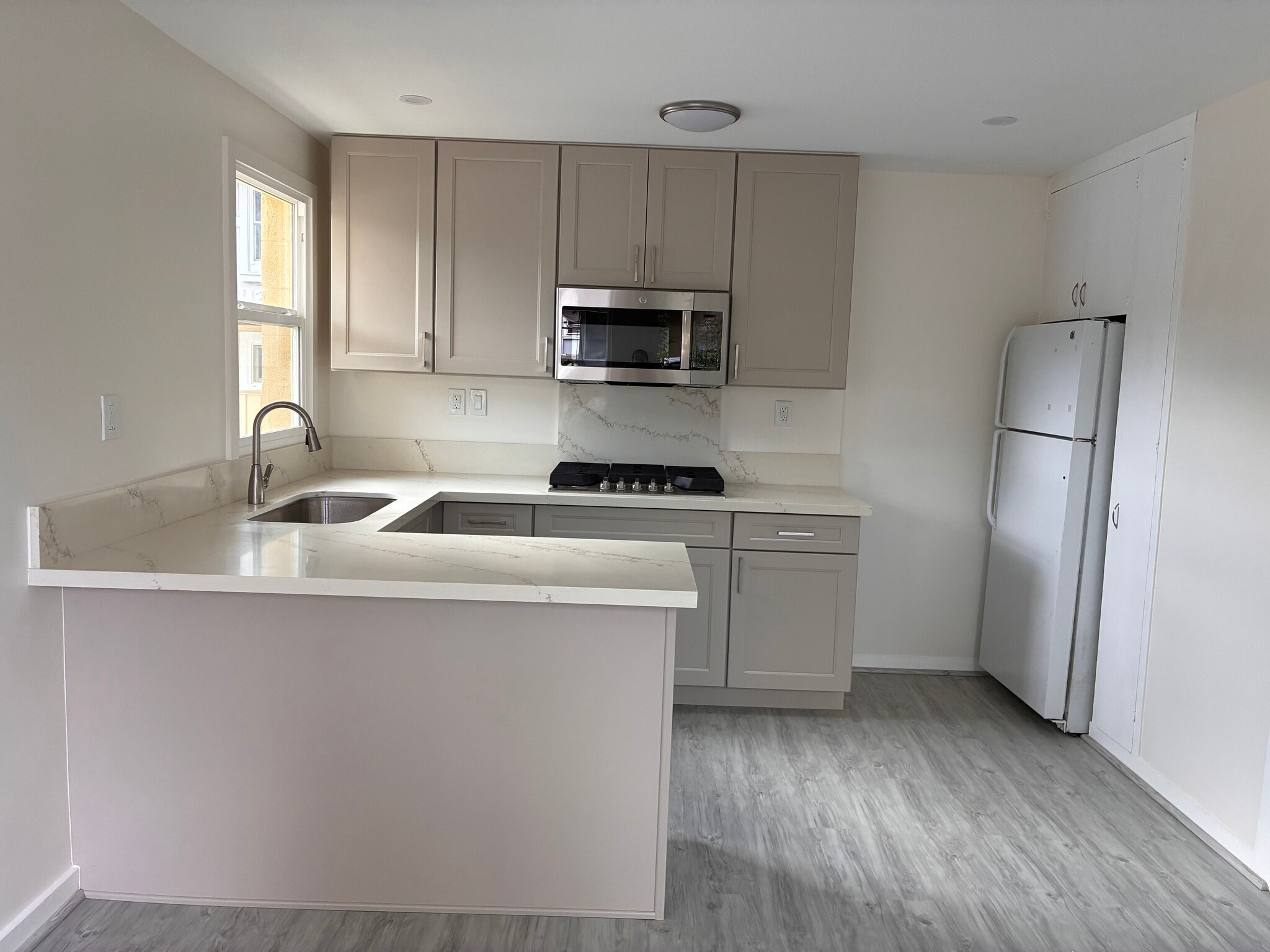 Building Photo - 914 Kinau St