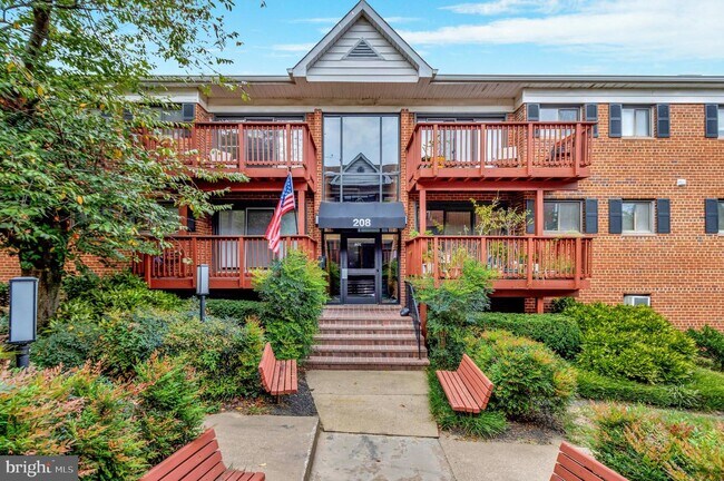 Building Photo - 208 Skyhill Rd