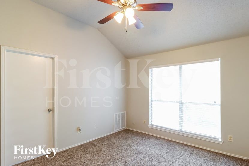 Building Photo - 1129 Rosewood Ln