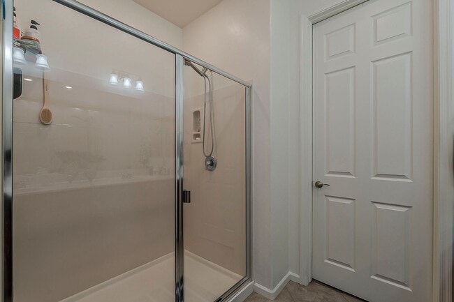 Building Photo - Modern Comfort Meets Smart Living in Vail!