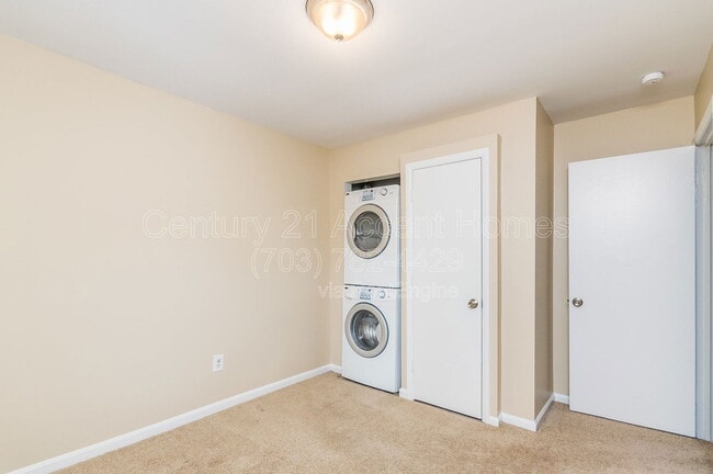 Building Photo - 14447 Cool Oak Ln