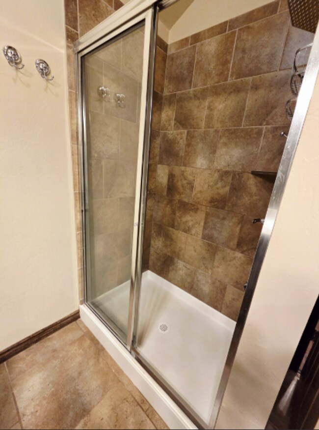 Building Photo - 1ST MONTH RENT FREE!!