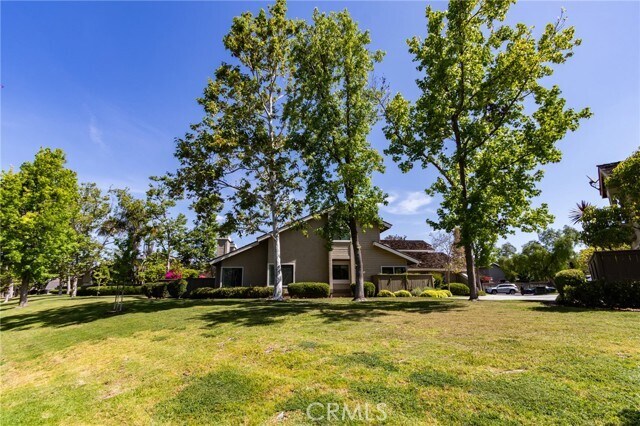 Building Photo - 13 Pinewood