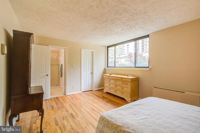 Primary bedroom (furniture to be cleared) - 118 Monroe St