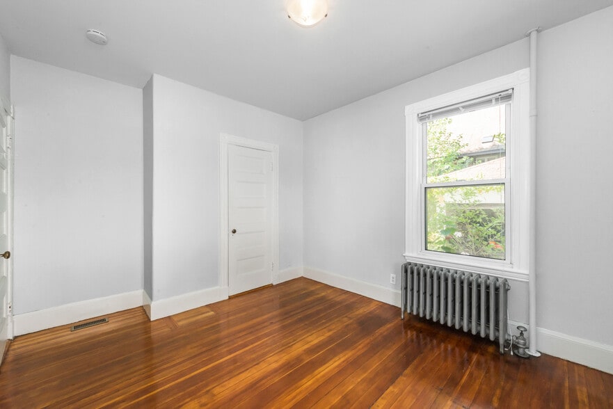 Building Photo - 46 Hobson St