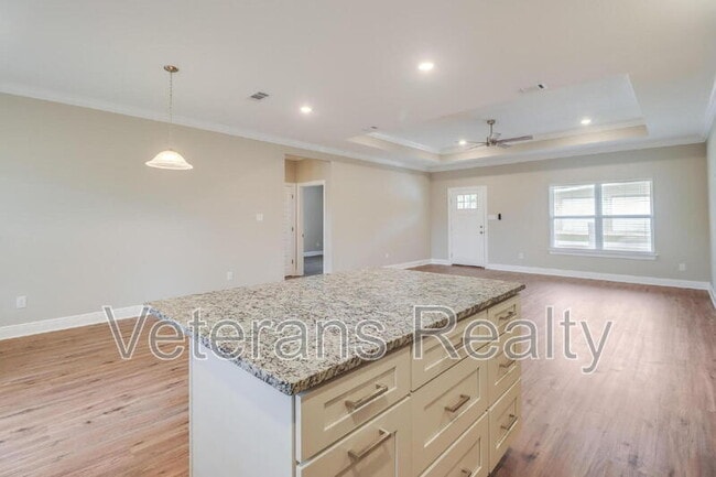 Building Photo - 833 Vee St