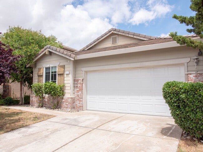 Building Photo - 633 Chandon Dr