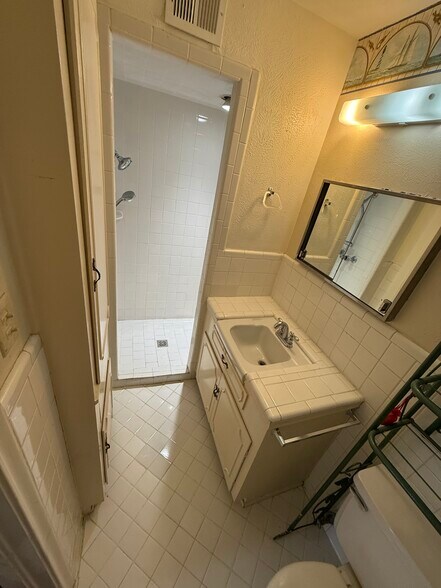 Building Photo - 8620 Baltimore Dr