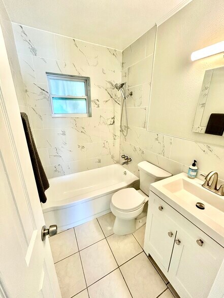Building Photo - 3318 Boca Ciega Dr N
