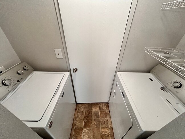 Building Photo - Charming 4 Bed, 2 Bath Home in Spokane Valley!