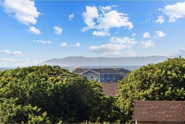 Building Photo - 229 Carnation Ave