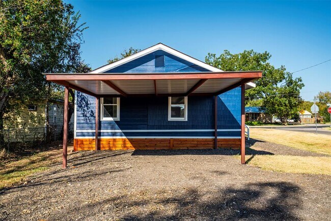 Building Photo - 1819 Pecan St