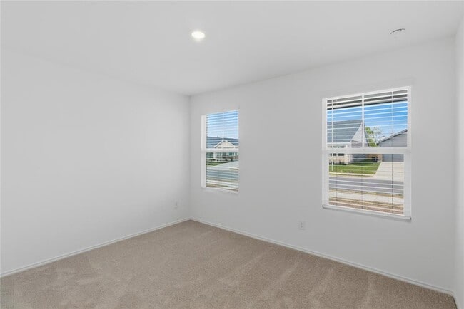 Building Photo - 596 Sormonne Lp