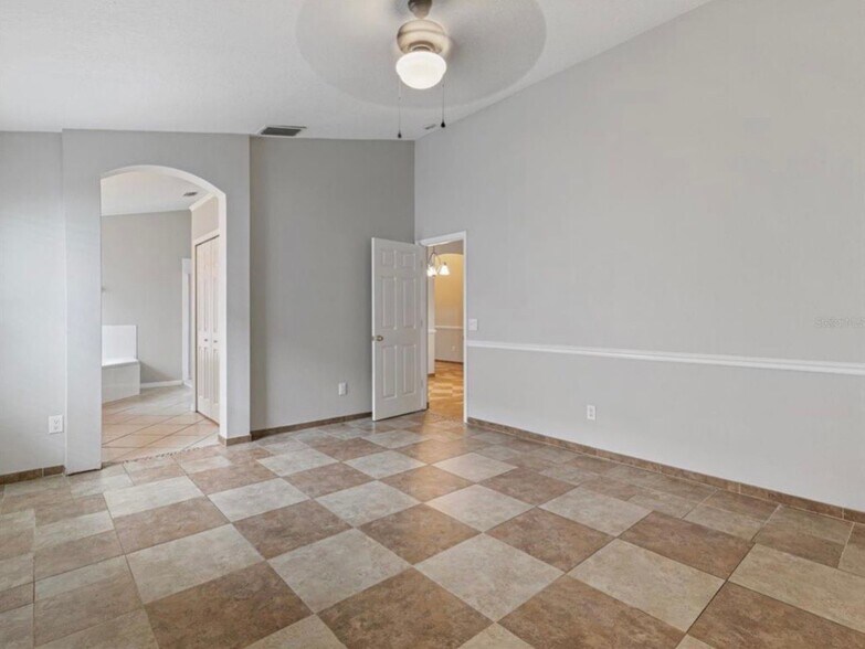 Building Photo - 5725 Hawklake Rd