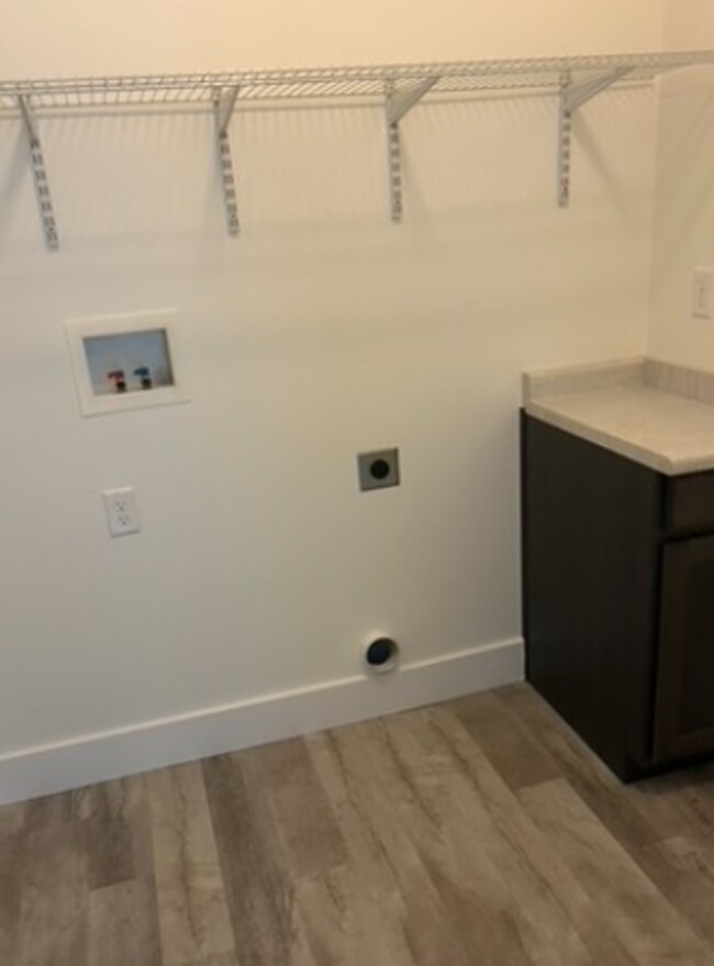 Building Photo - For Rent in Pleasant Grove – 6-Bedroom Bea...