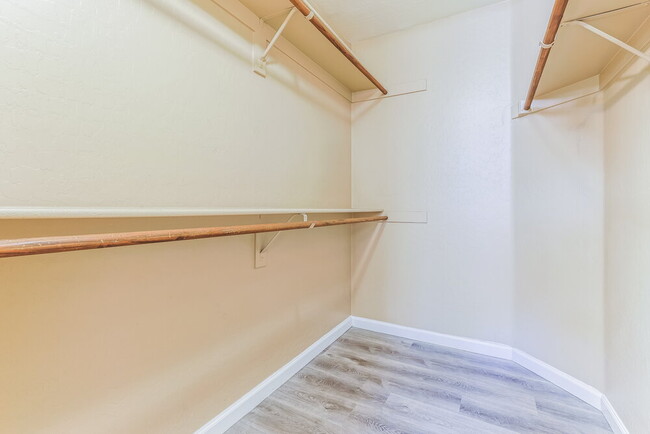 Building Photo - 527 N Bailey Cir