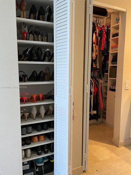 Building Photo - 888 Brickell Key Dr