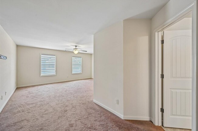Building Photo - 256 Centerview Wy