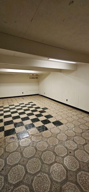 Building Photo - 908 N 70th St