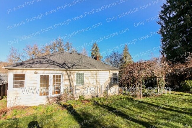 Building Photo - 616 SW Moss St