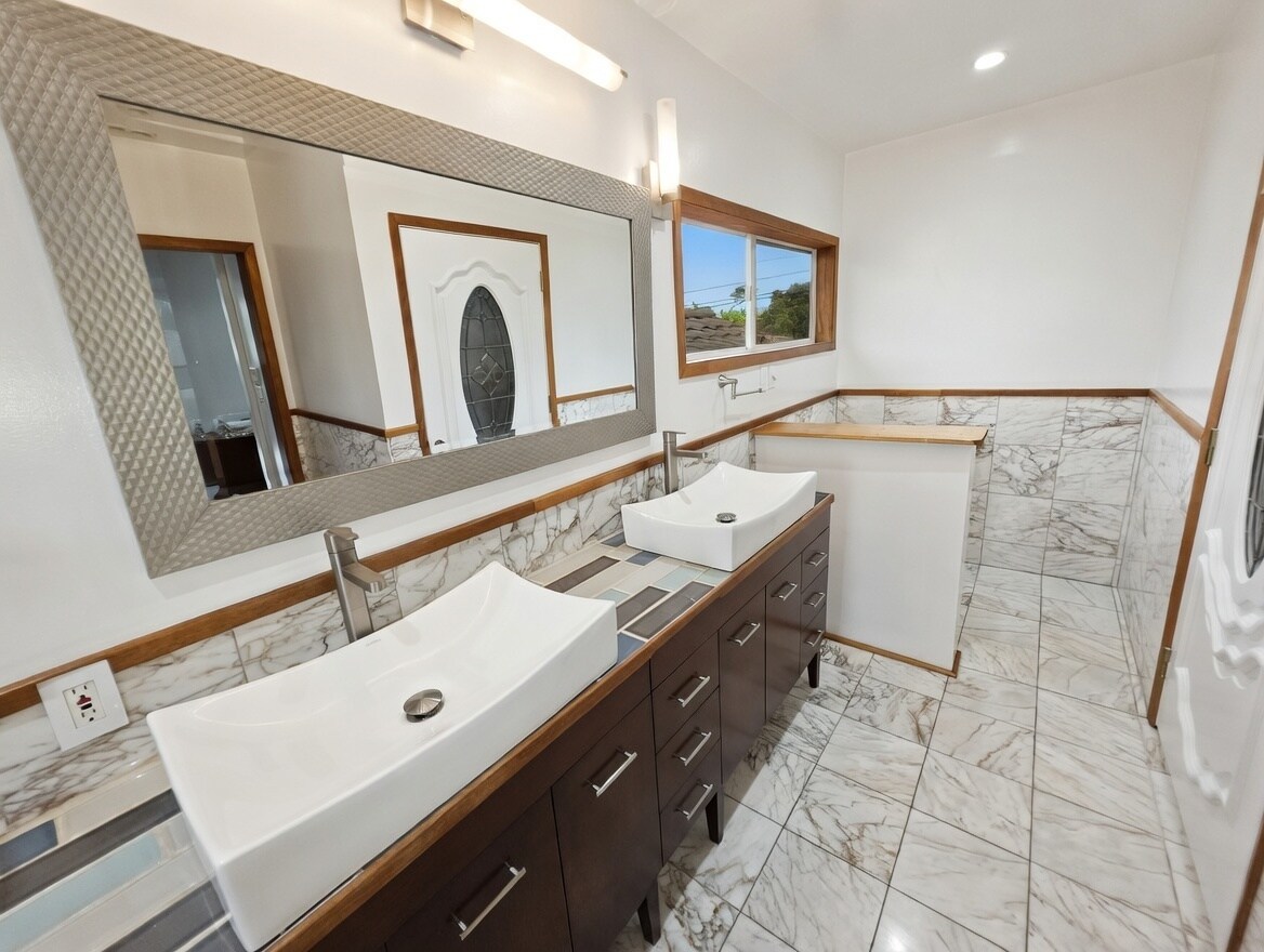 Building Photo - 238 Portlock Rd