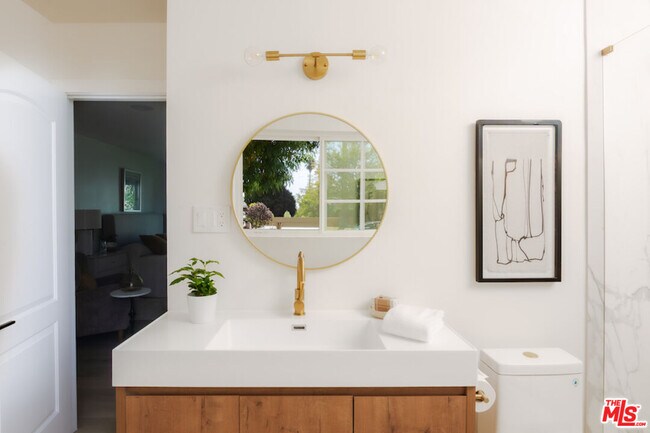 Building Photo - 15701 Ludlow St