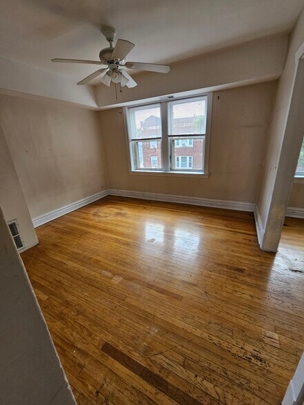 Building Photo - 3054 W Berteau Ave