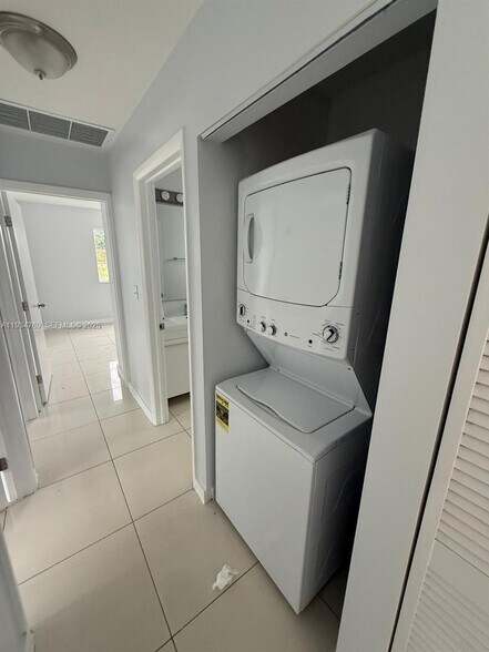 Building Photo - 2121 NW 72nd St