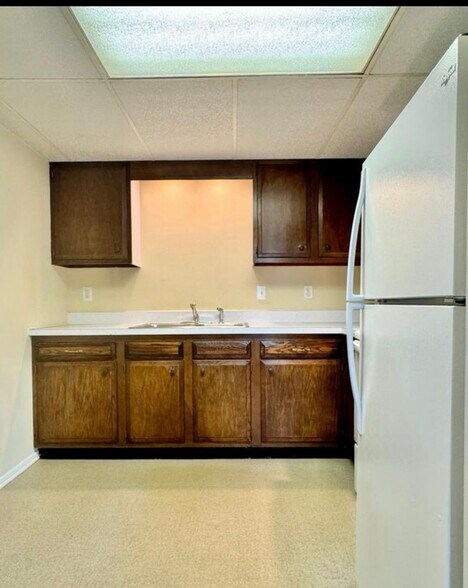 Building Photo - 12918 N Cresap St