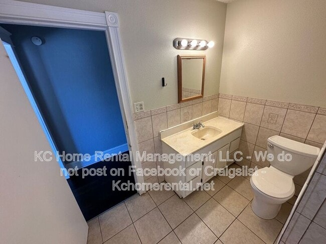 Building Photo - 5105 Walnut St