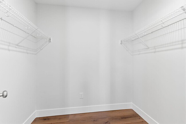 Building Photo - Beautiful 3 Bedroom 2.5 Bath Townhome in East Main Meadows