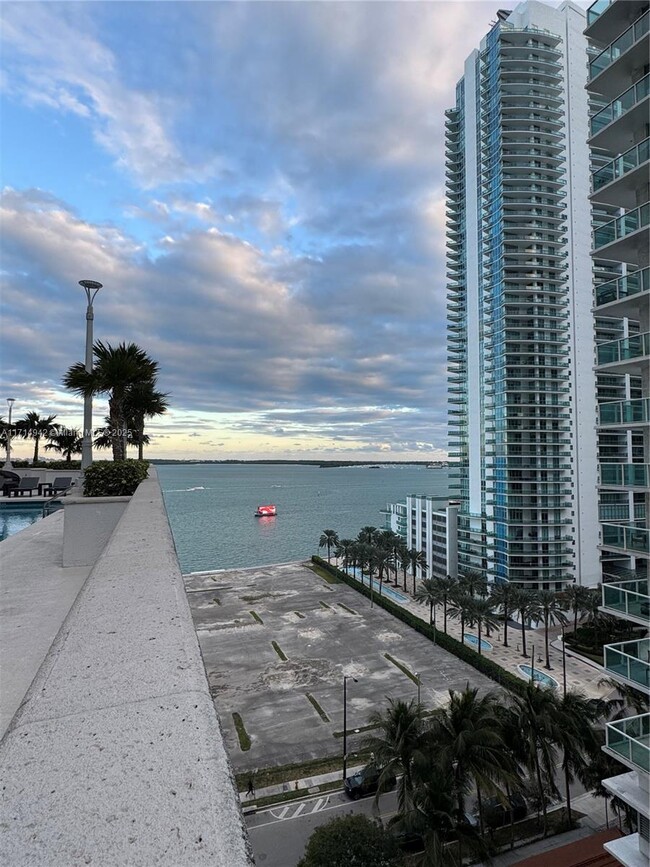 Building Photo - 1200 Brickell Bay Dr