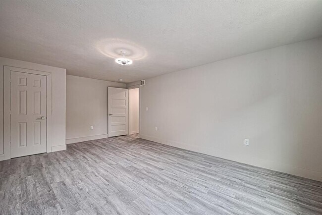 Building Photo - 4013 Ranch St